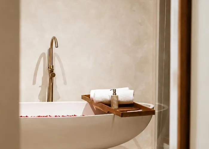 Coco 1br Private Pool In Pererenan With Skylight Bathtub *