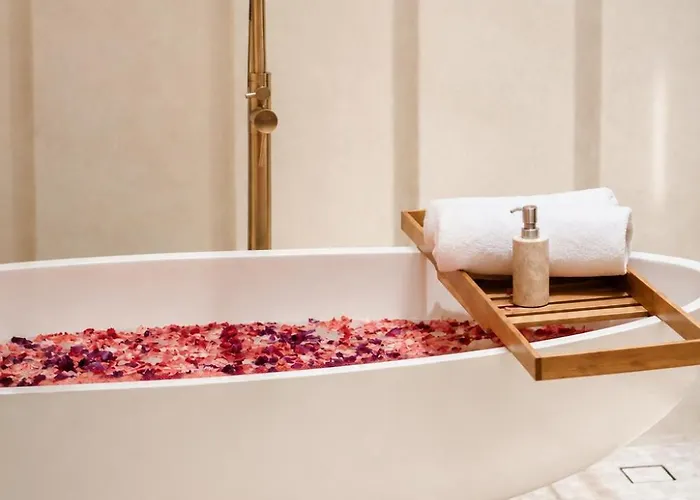 Villa Coco 1br Private Pool In Pererenan With Skylight Bathtub