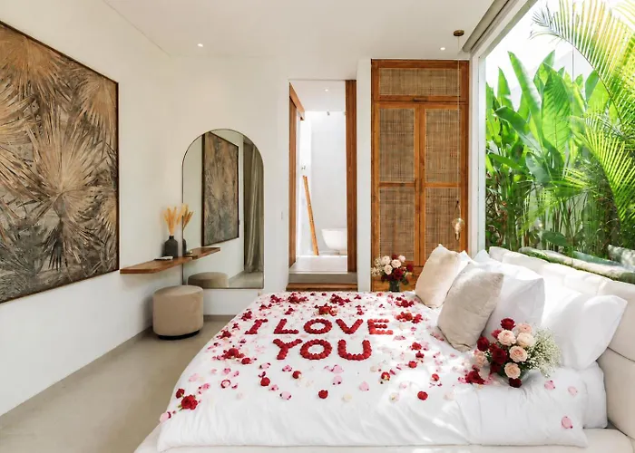 Villa Coco 1br Private Pool In Pererenan With Skylight Bathtub