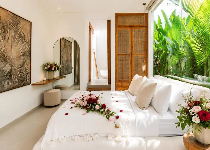 Coco 1br Private Pool In Pererenan With Skylight Bathtub *