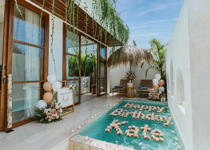 Villa Coco 1br Private Pool In Pererenan With Skylight Bathtub