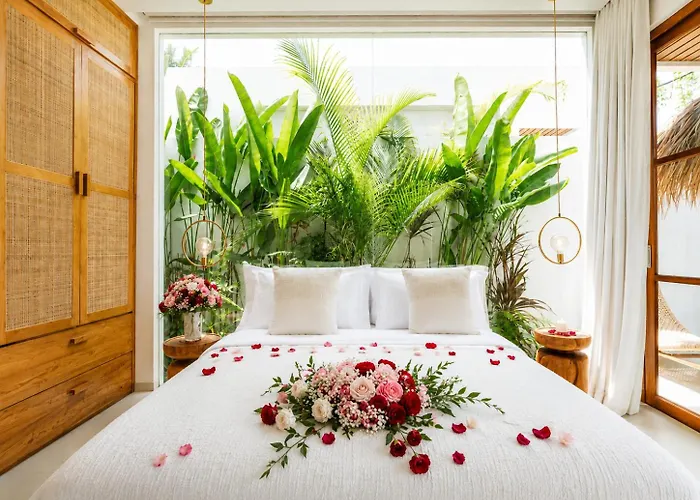 Coco 1br Private Pool In Pererenan With Skylight Bathtub Villa Canggu (Bali)