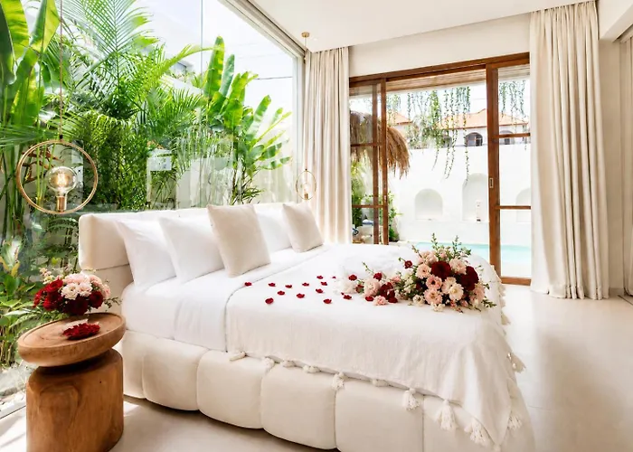 Coco 1br Private Pool In Pererenan With Skylight Bathtub *