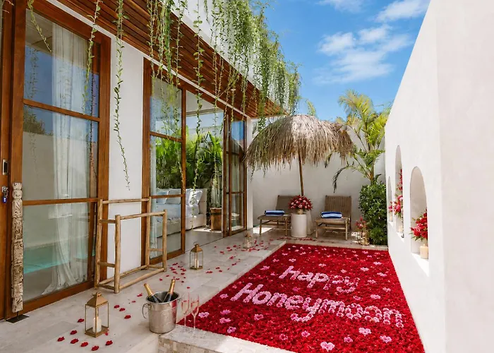 Coco 1br Private Pool In Pererenan With Skylight Bathtub